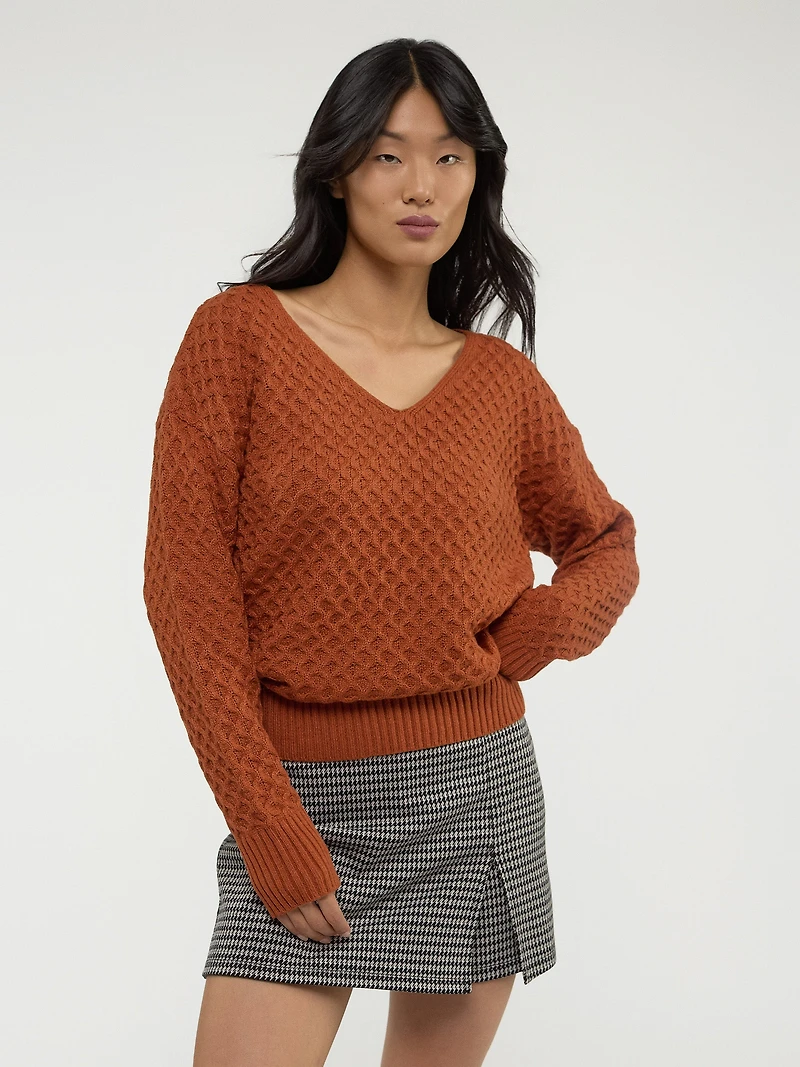 Long-sleeve loose pullover sweater