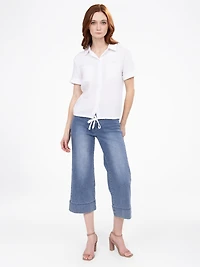 Short-sleeve semi-fitted blouse with buttons