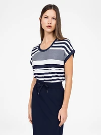 Short-sleeve semi-fitted t-shirt