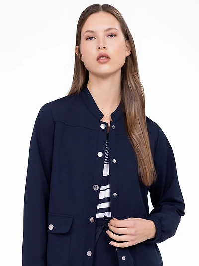 Semi-fitted long-sleeve jacket