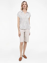 Short-sleeve semi-fitted blouse with buttons