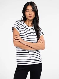 Short-sleeve semi-fitted t-shirt