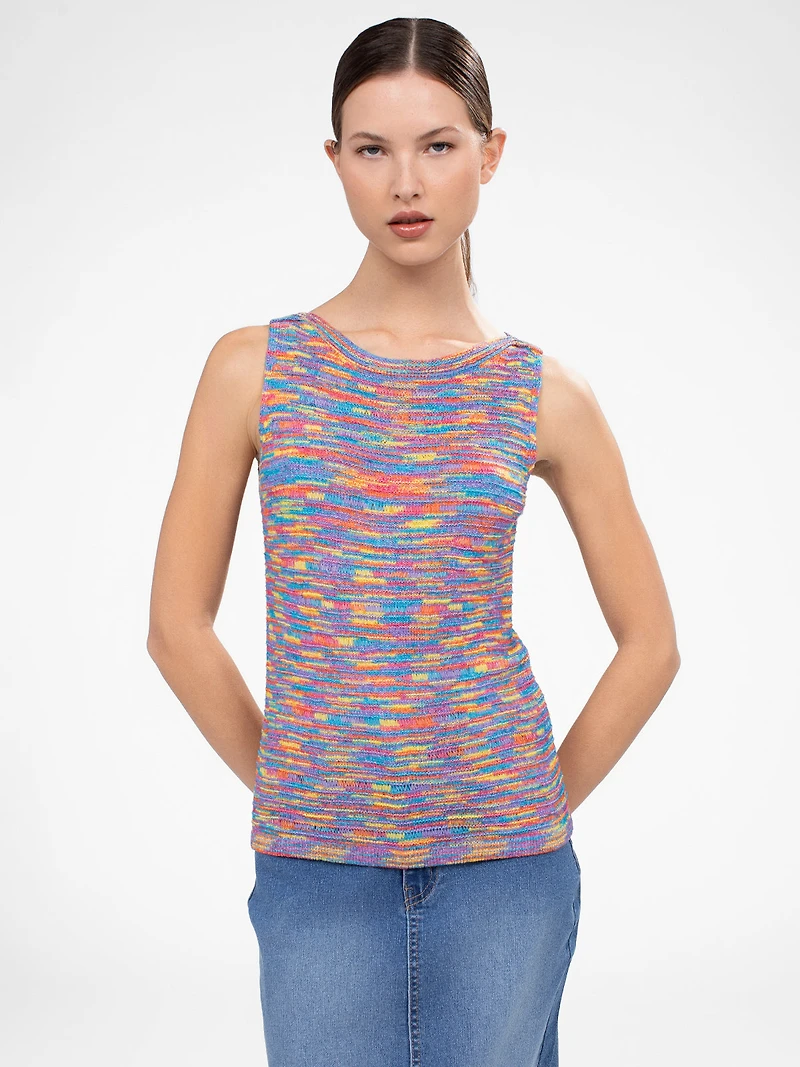 Semi-fitted sleeveless sweater