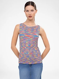 Semi-fitted sleeveless sweater