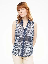 Sleeveless semi-fitted blouse with buttons