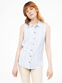 Sleeveless semi-fitted blouse with buttons