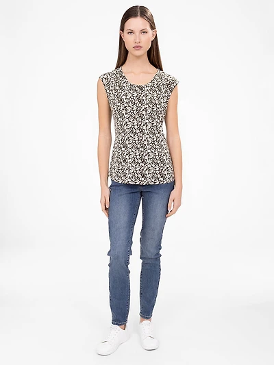 Short-sleeve semi-fitted t-shirt