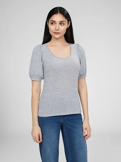 Short-sleeve semi-fitted t-shirt