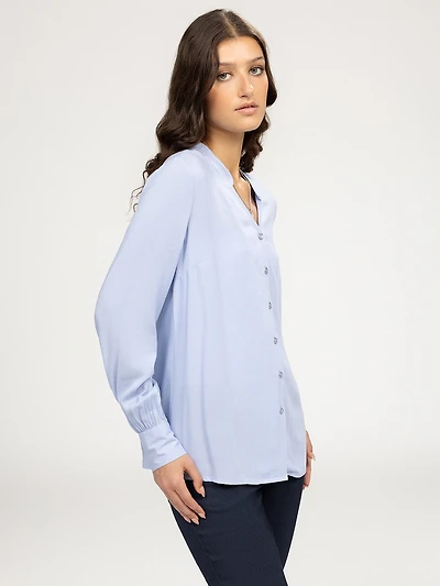Long-sleeve semi-fitted blouse with buttons