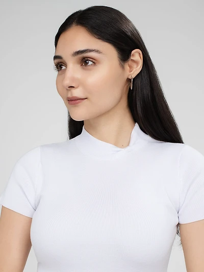 Sleeveless fitted pullover sweater