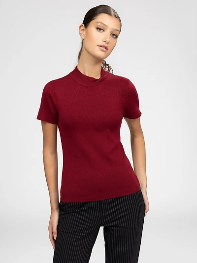 Sleeveless fitted pullover sweater