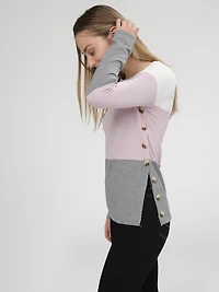 Long-sleeve semi-fitted pullover sweater