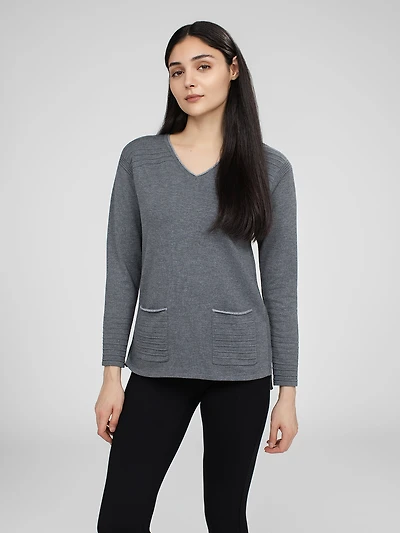 Long-sleeve semi-fitted pullover sweater