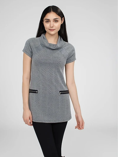 Short-sleeve semi-fitted tunic