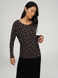 Long-sleeve semi-fitted t-shirt