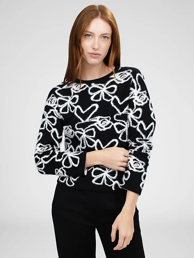 Long-sleeve semi-fitted pullover sweater