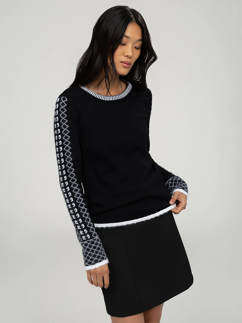 Long-sleeve semi-fitted pullover sweater