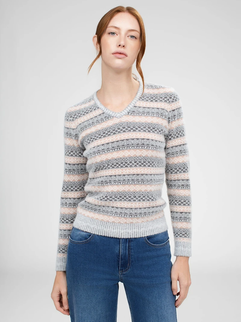 Long-sleeve semi-fitted pullover sweater