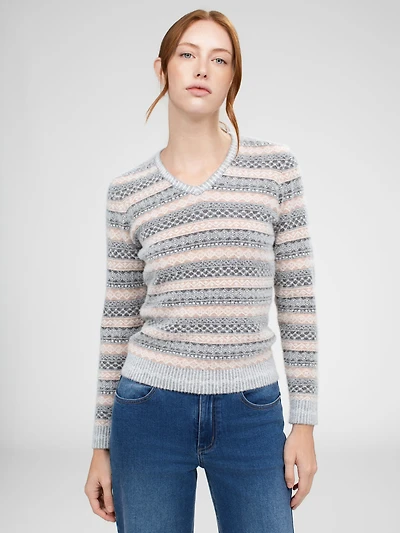 Long-sleeve semi-fitted pullover sweater