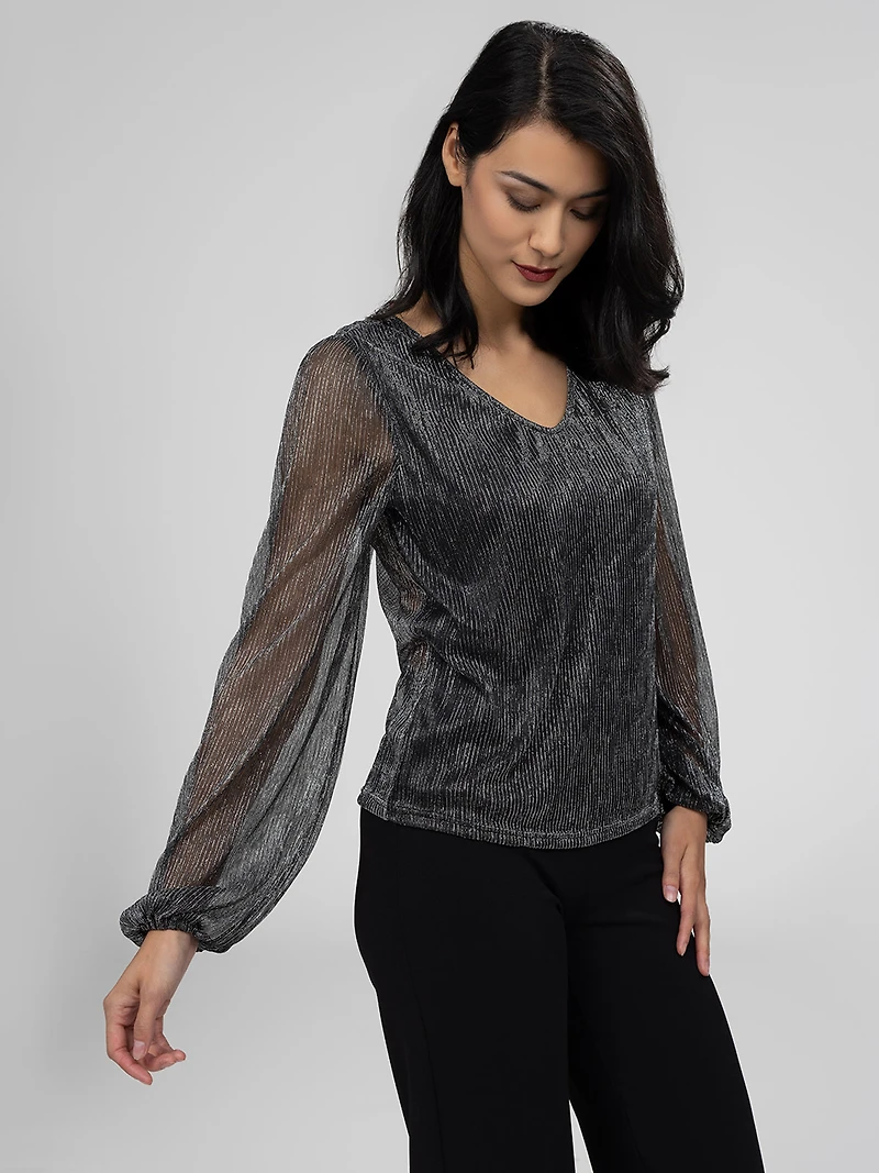 Long-sleeve t-shirt