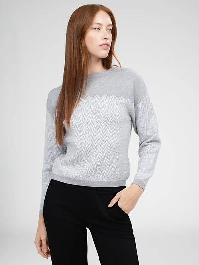 Long-sleeve semi-fitted pullover sweater