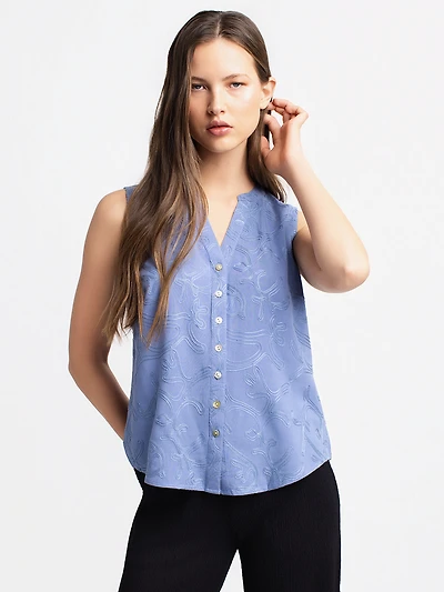 Sleeveless blouse with buttons