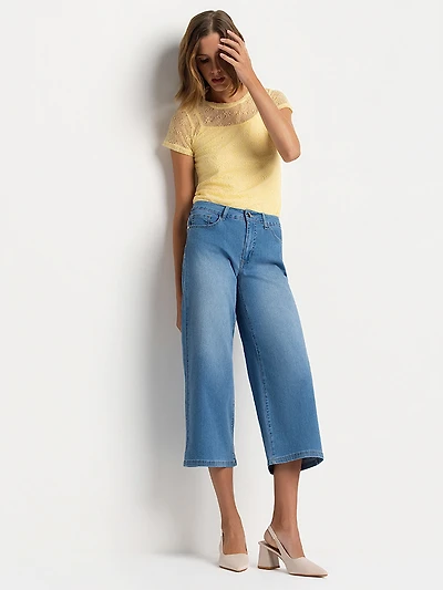 Wide-leg ankle jean
