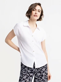 Short-sleeve blouse with buttons