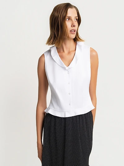 Sleeveless blouse with buttons