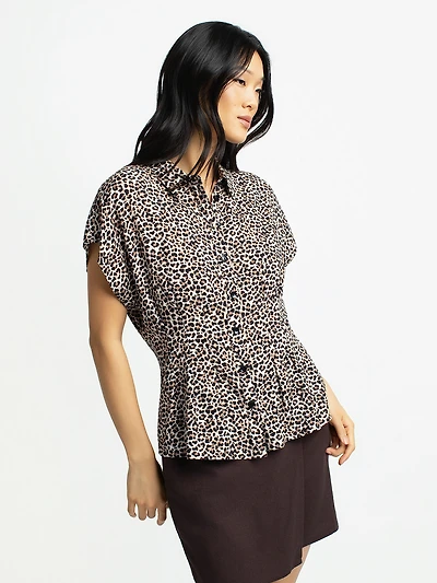 Short-sleeve blouse with buttons
