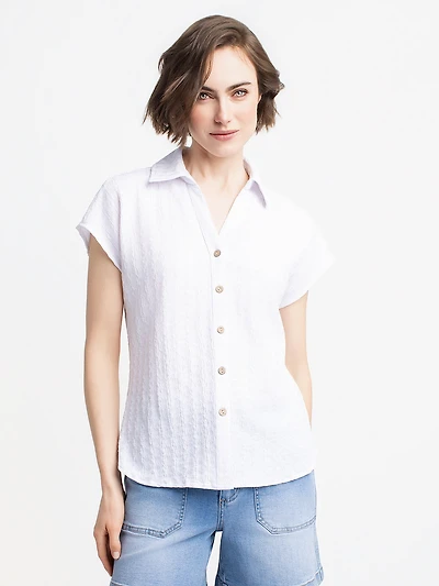 Short-sleeved blouse with buttons