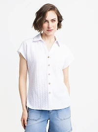 Short-sleeved blouse with buttons