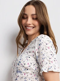 Short-sleeve blouse with buttons