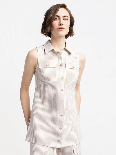 Sleeveless tunic with buttons
