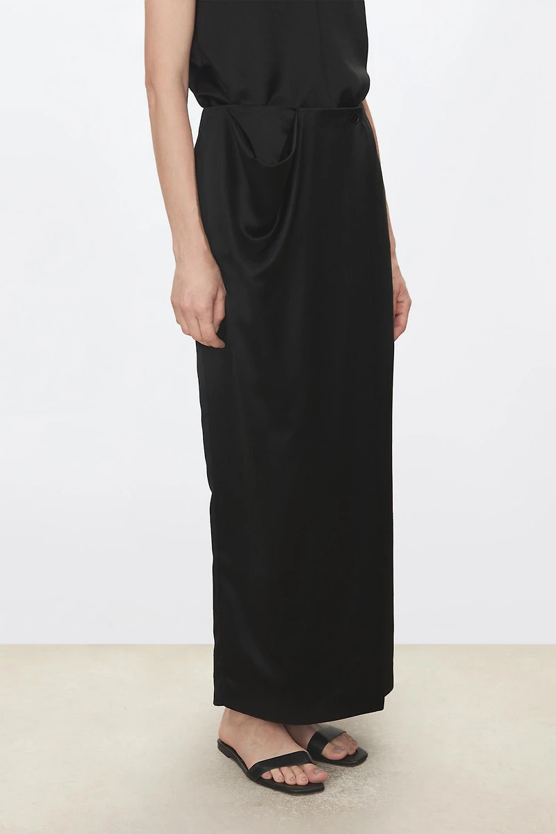 Minimal Pleated Pocket Wrap Skirt