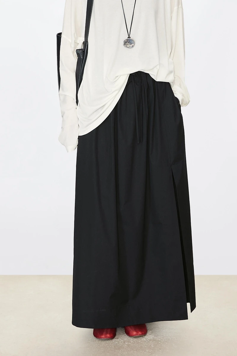 SUPIMA High-Density Pure Cotton Front-Slit Midi Skirt
