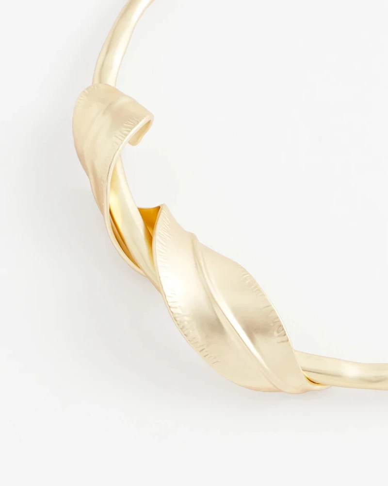Golden Leafy Collar Necklace