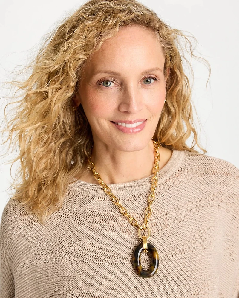 Short Tortoise Pendant Necklace