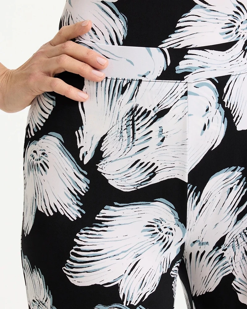 Petite Travelers™ Knit Printed Cropped Pants