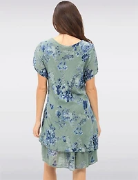 Two-Tiered Short Sleeve Elegant Floral Print V-neck Crinkled Dress By Froccella