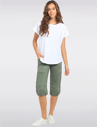 White Textured Stretchy Knit Short Sleeve Scoop Neck Rounded Hem Top by Perle