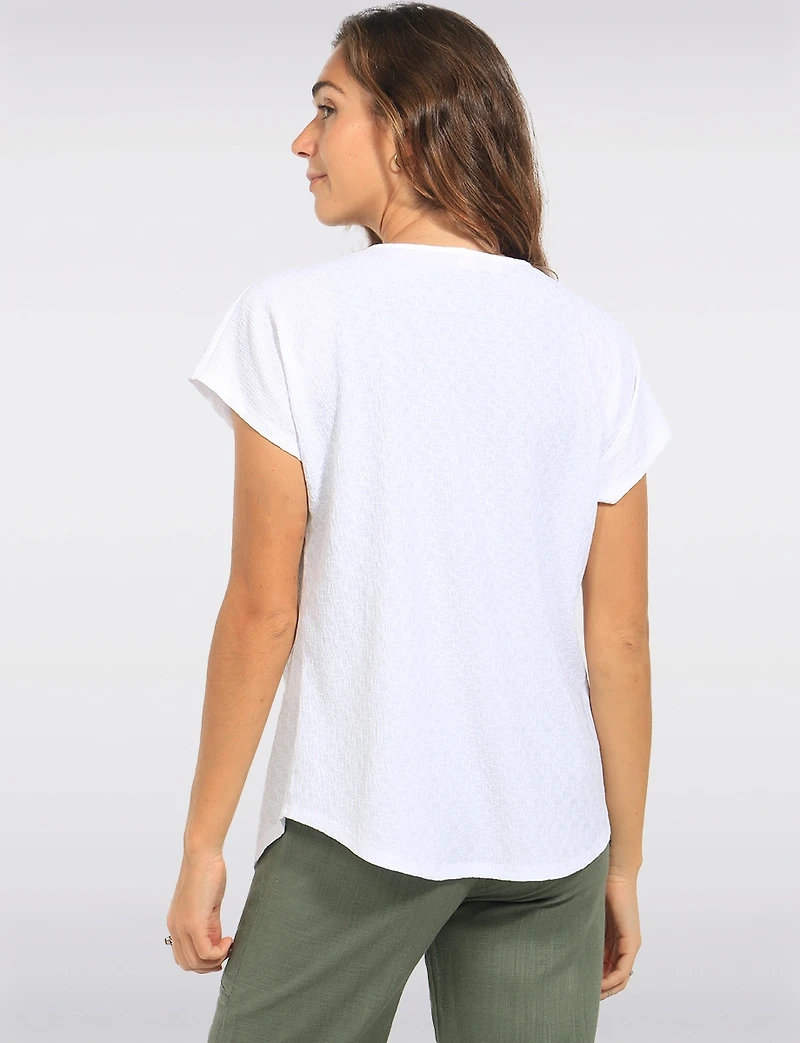 White Textured Stretchy Knit Short Sleeve Scoop Neck Rounded Hem Top by Perle