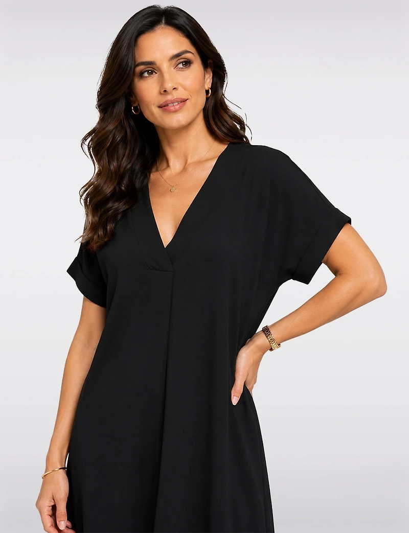 Elegant Lightweight Loose-Fit V-Neck with Short Sleeves by Froccella