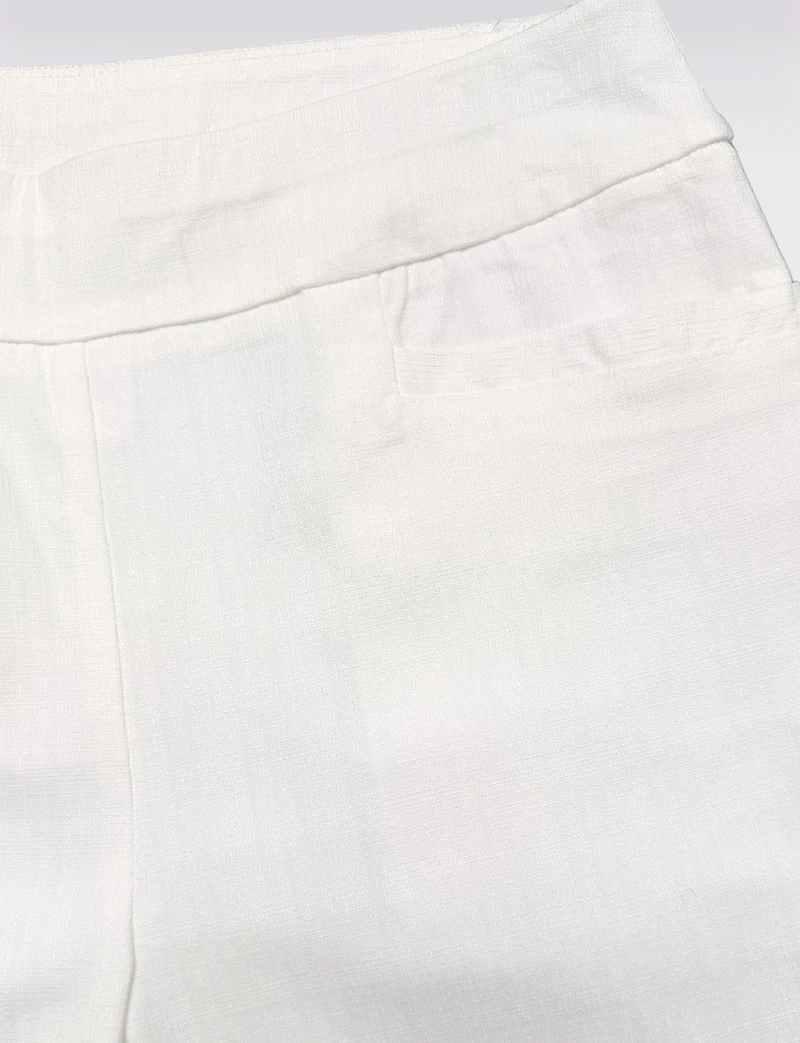 White Textured Stretch Slim Fit Pull-On Capri with Two Pockets & Button Cuff