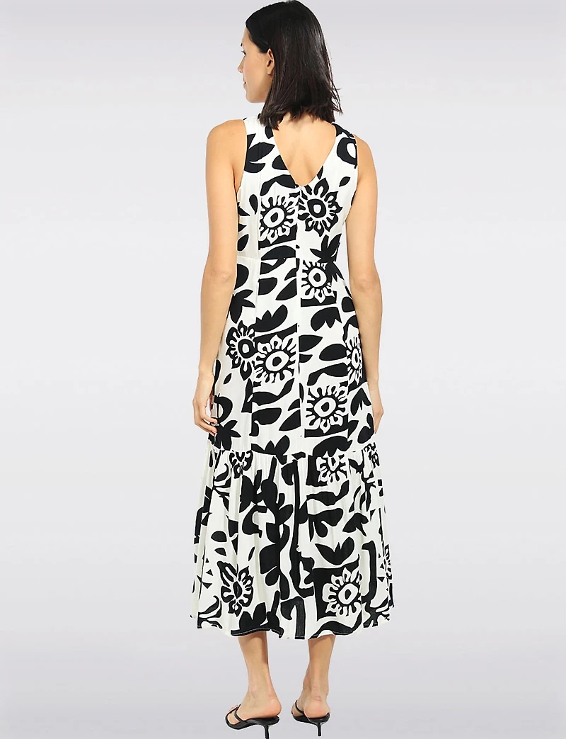 Elegant Floral Print Sleeveless V-Neck Tiered Maxi Dress by Stella Morgan