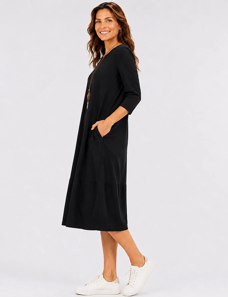Three-Quarter Sleeve Chic Cotton Maxi Dress with Pockets & Necklace by Froccella