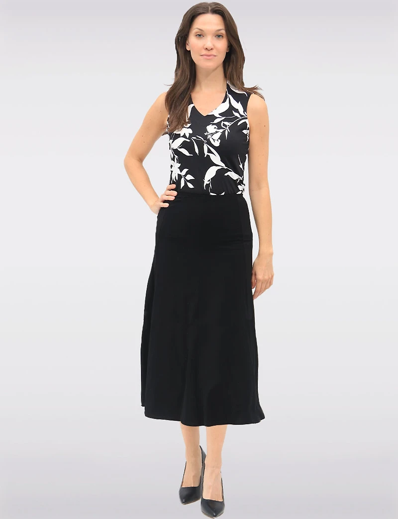 Classic Black Stretch Pull-On Maxi Skirt with A-Line Silhouette by Vamp