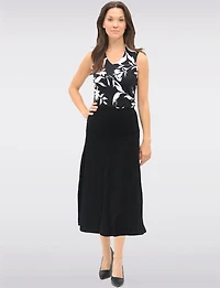 Classic Black Stretch Pull-On Maxi Skirt with A-Line Silhouette by Vamp