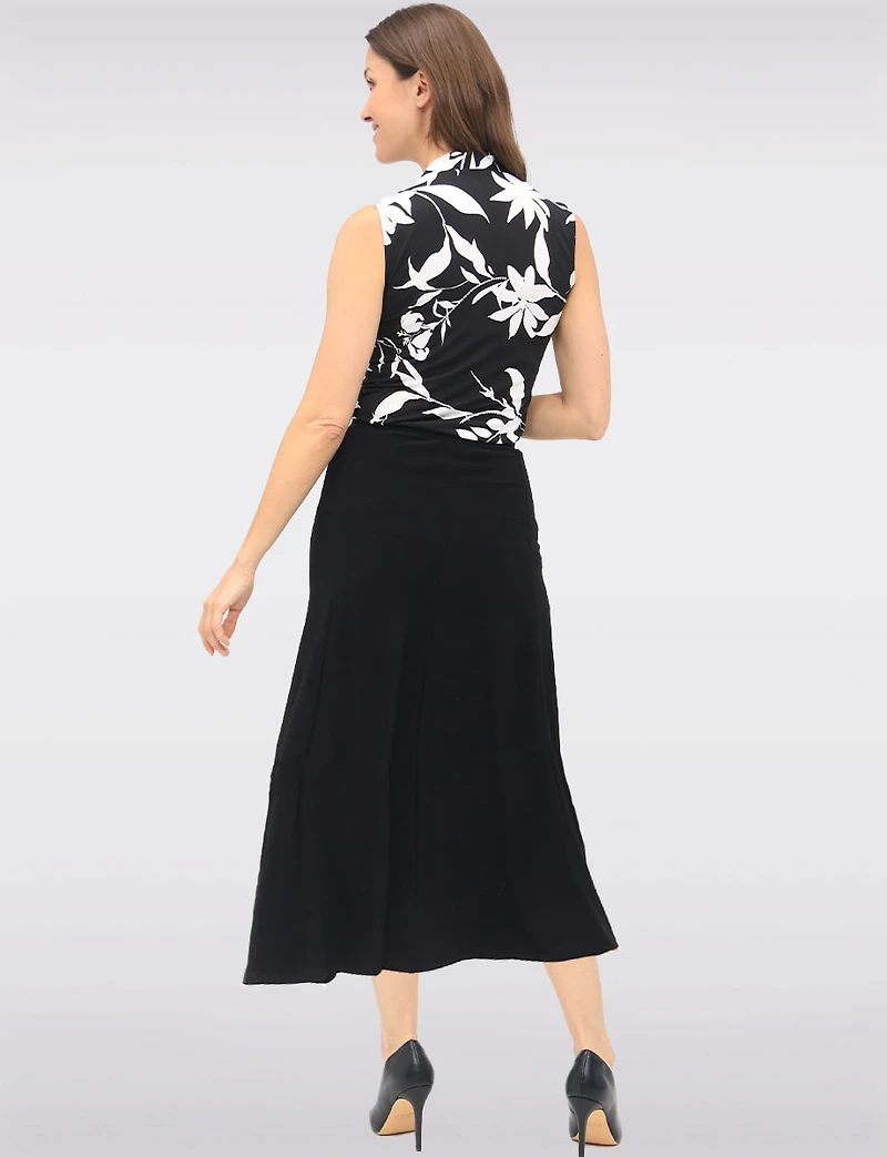 Classic Black Stretch Pull-On Maxi Skirt with A-Line Silhouette by Vamp