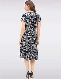 Flowy Black & White Abstract Print A-Line Dress with Short Sleeves by Vamp